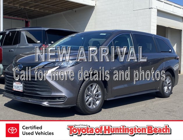 2022 Toyota Sienna LE