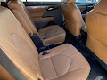 2025 Toyota Highlander Hybrid Platinum