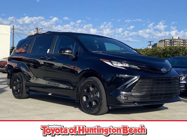 2025 Toyota Sienna Woodland Edition