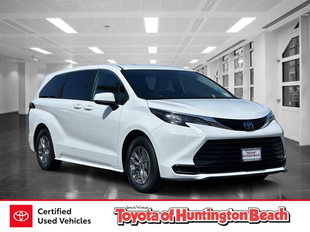 2025 Toyota Sienna LE