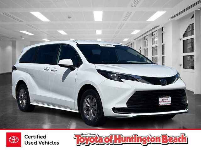 2025 Toyota Sienna LE