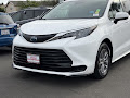 2025 Toyota Sienna LE