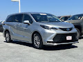 2025 Toyota Sienna LE